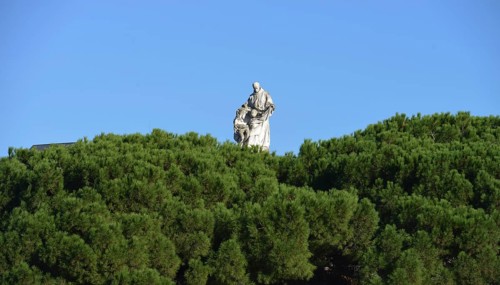 Statue