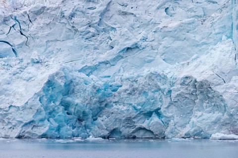 Samarinbreen glacier calving in Samarinvagen