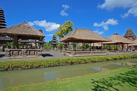 Pagodas and prayer places