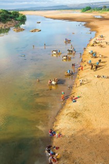 People washing and taking water from the Mandare River