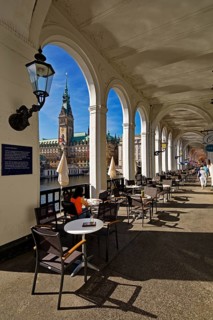 Alster arcades with view of the town hall tower