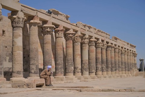 Western portico at Dromos Square