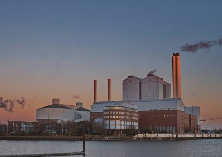 The Tiefstack combined heat and power plant at Billwerder Bucht is a coal-fired power plant and gas-and-steam combined cycle power plant and generates electricity and heat
