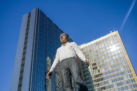 Sculpture "Balancing Act" by Stephan Balkenhol