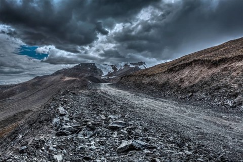 Road in Himalayas near Tanglang la Pass