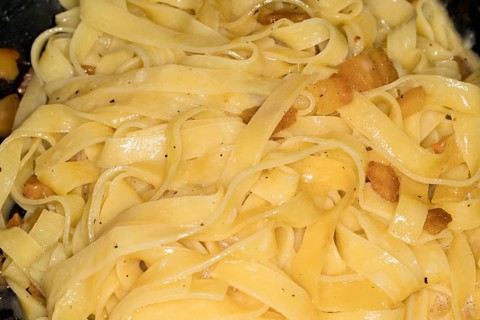 Tagliatelle carbonara in a pan