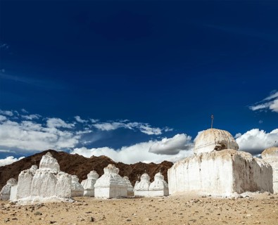 Whitewashed chortens