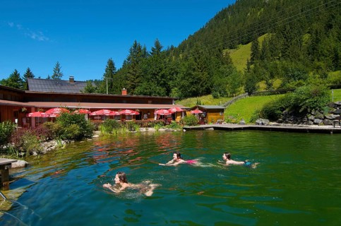 Prinze Gumpe outdoor pool