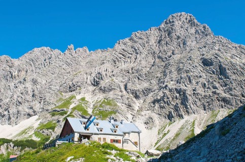 Prinz-Luitpold-Haus below the Hochvogel massif