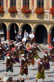 Wallenstein's entry in 1630 in front of the wheelhouse on the market square