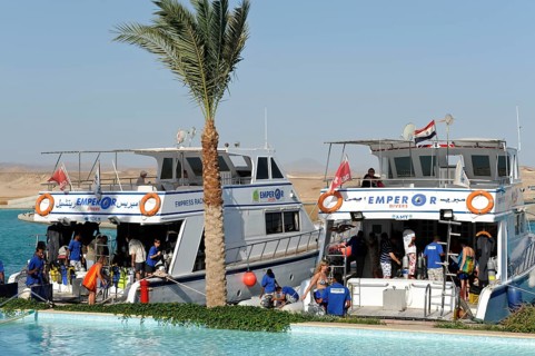 Diving boat