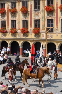 Wallenstein's entry in 1630 in front of the wheelhouse on the market square