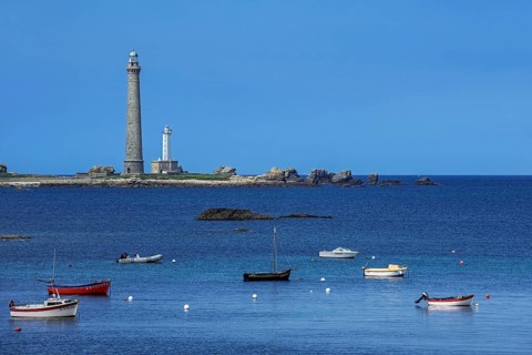 Phare de l'Ile Vierge lighthouse opposite the village of Lilia