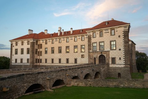 Nelahozeves Castle