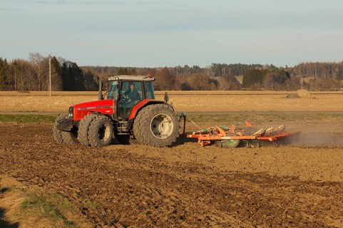 Massey Fergusson 6290 tractor with harrows