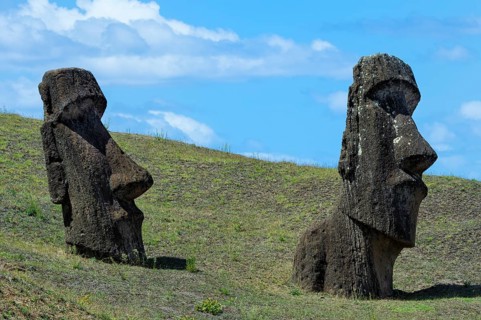 Moais in Rano Raraku
