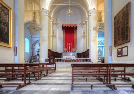 Interior side altar