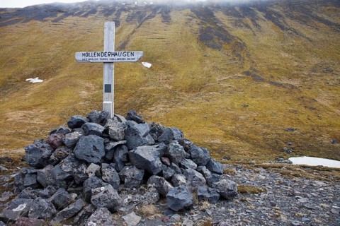 Old wooden cross on the grave of seven Dutchmen