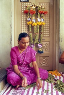 Garland of cardamom being made in Bodinayakkanur