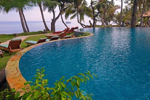 Swimming pool with sea view