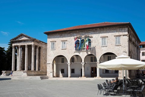 Temple of Augustus and Venetian Town Hall