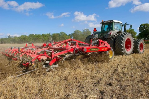 Fendt 936 Vario tractor with Vaderstad 720 flexible cultivator