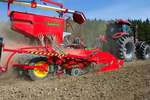 Case 225 Tractor CVX with seed drill Vaderstad Rapid A 600S