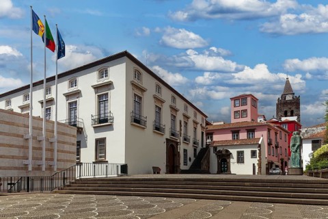 Court in front of court