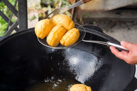 Preparation of local tandyr bread