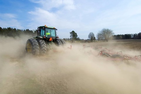 John Deere tractor pulling Vaderstad cultivator