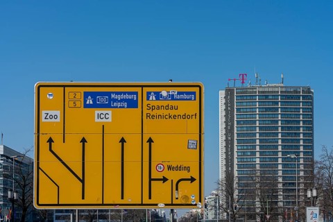 Signpost for road traffic at Ernst-Reuter-Platz