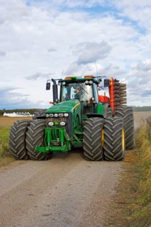 John Deere 8530 tractor with twin wheels