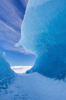 Ice formations in the glacier lagoon Fjallsarlon