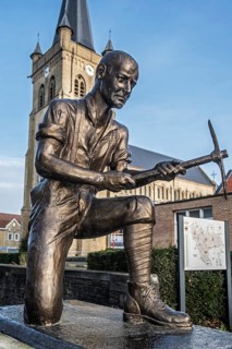 Sculpture The Miner by Jan Dieusaert depicting an English World War I tunneler at the Battle of Messines in 1917 in Wijtschate
