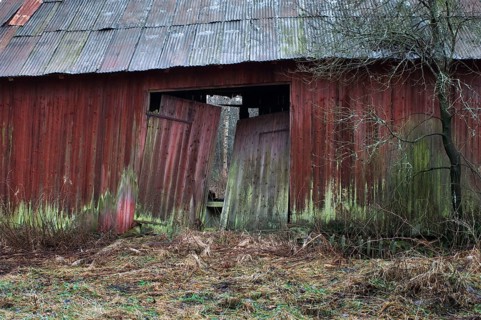 Abandoned red barn