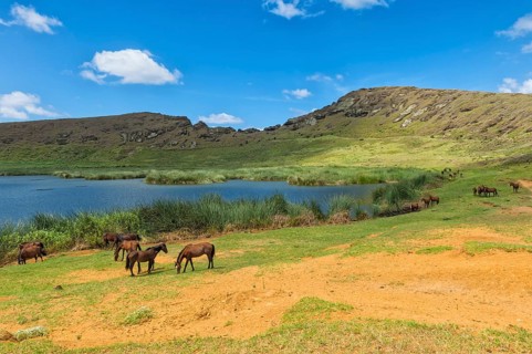 Rano Raraku Crater Lake