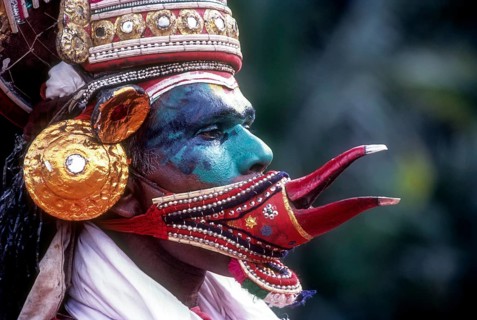Garudan thookkam