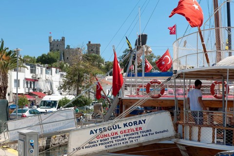 Harbour promenade with view of fortress