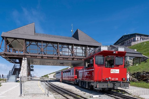 Schafbergbahn in mountain station