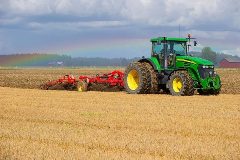 John Deere 7720 tractor with Vaderstad 560 flexible cultivator
