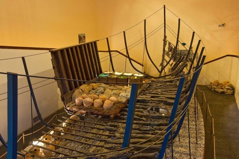 Ancient shipwreck with amphorae