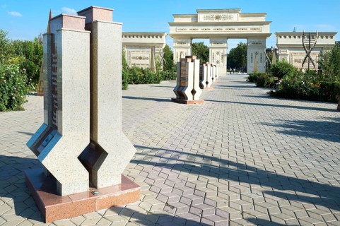 Independence Arch and Stelae Avenue