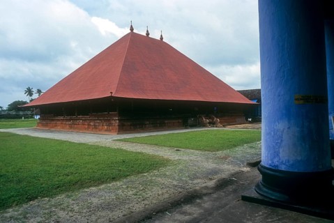 Koothambalam or temple theatre in Irinjalakuda Koodal Manikyam temple