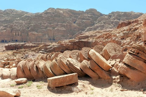 Pillars destroyed by earthquakes