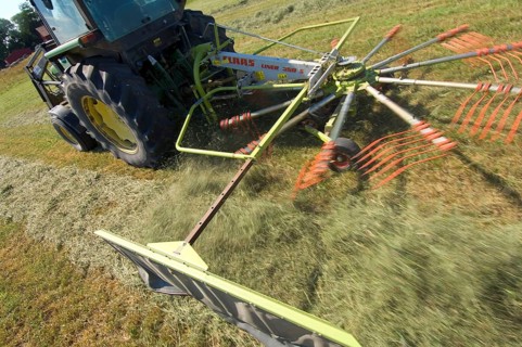 Tractor with roundabout rake Claas Liner 350