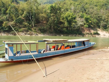 Lineboat on river Nam Ou