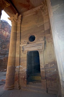 Entrance area and open chamber