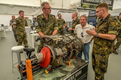 Visitors Engine NH 90
