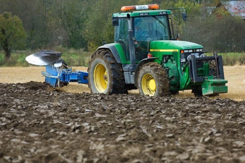 John Deere 8400 tractor with eight-furrow reversible plough