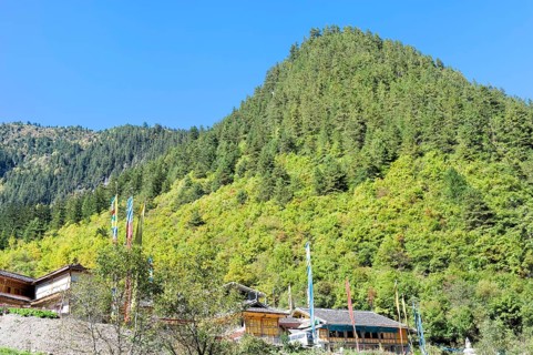 View over the mountain near the Tibetan village of Shuzheng